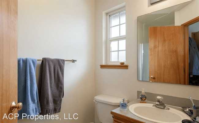 Building Photo - 3 br, 2.5 bath House - 2111 Harris Ave.