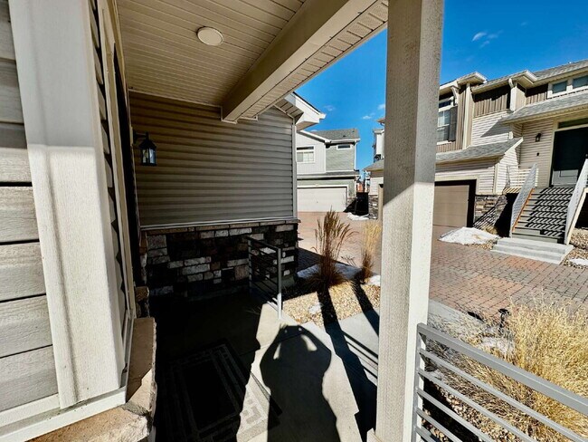 Foto del edificio - "Charming and spacious 3-Bed Sanctuary with 2.5 Baths the Reunion Community in Commerce City!"