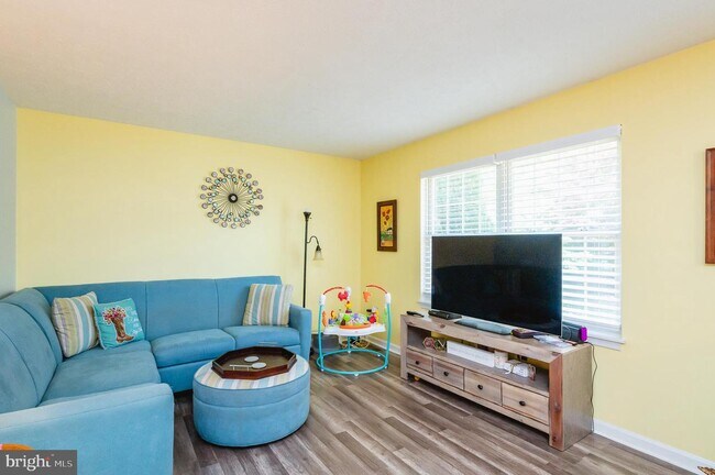 Building Photo - 323 Cree Terrace