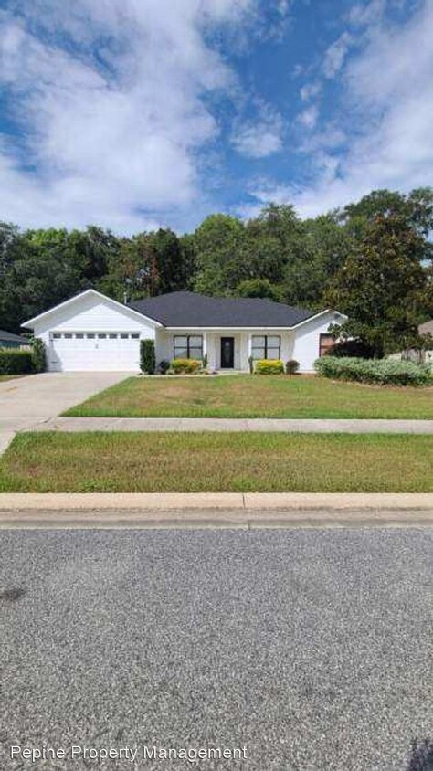 Foto principal - 3 br, 2 bath House - 406 NW 233rd Terrace