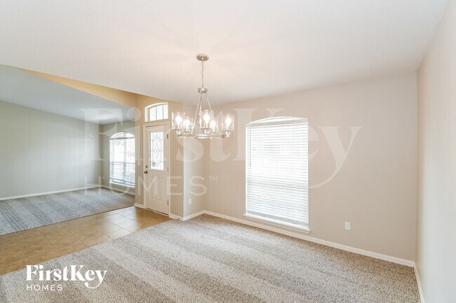 Foto del edificio - 161 Johns Glen Dr