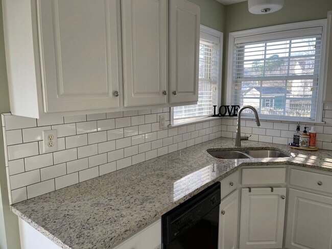 Foto del edificio - Spacious 3-Bedroom in Prime Glen Allen Loc...