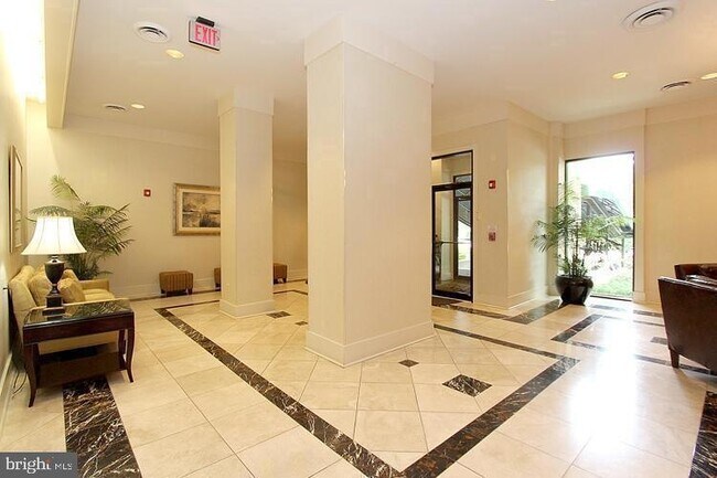Foto del edificio - 5300 Holmes Run Pkwy