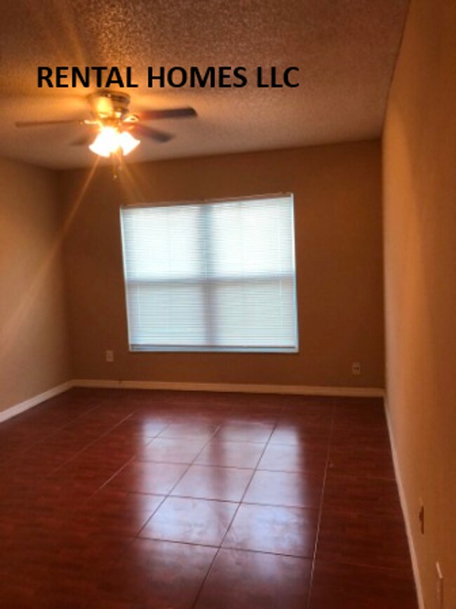 Foto del edificio - All Tile Throughout the Unit, One Story Pa...