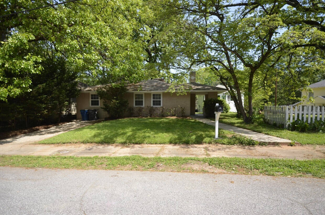 Primary Photo - 1453 Clermont Ave