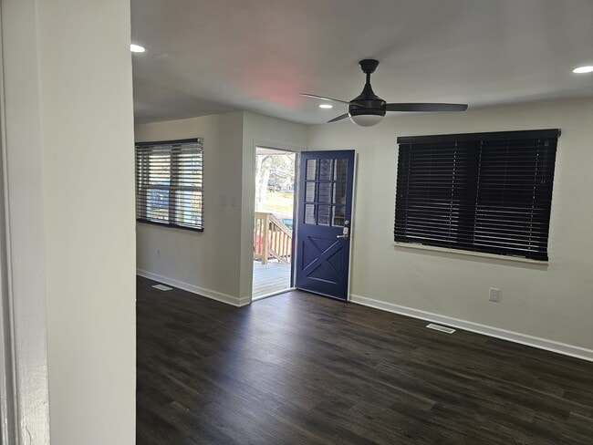 Foto del edificio - 3303 George Light Rd