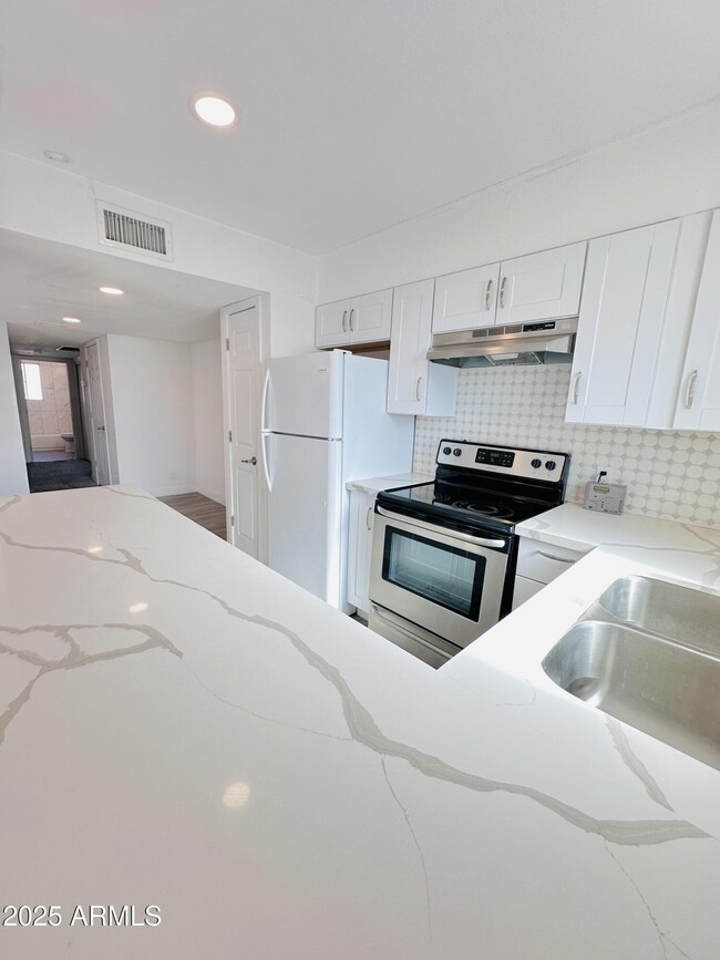 Foto del edificio - 4731 E Belleview St