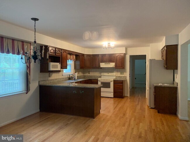 Foto del edificio - 18 Hidden Valley Dr