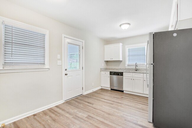 Foto del edificio - 2450 Springdale Rd SW