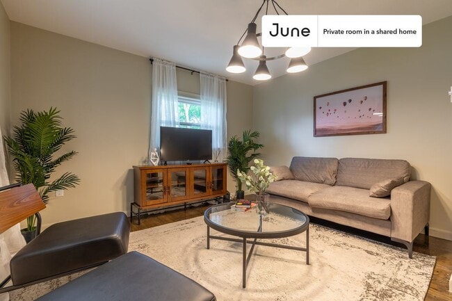 Building Photo - Room in Shared 6 bed/4 bath home in Brighton