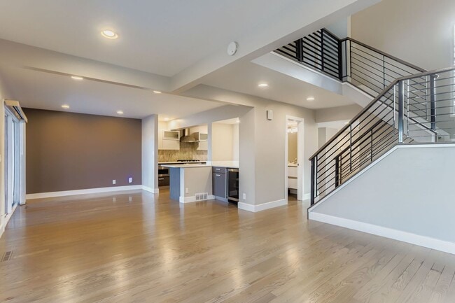 Building Photo - 3792 Lakebriar Dr