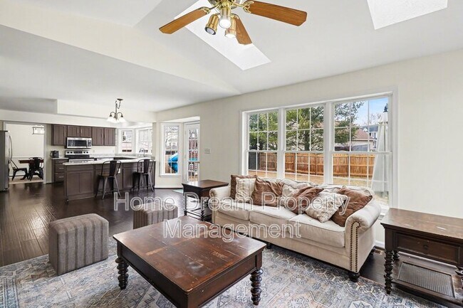 Foto del edificio - 7415 Sterling Dr