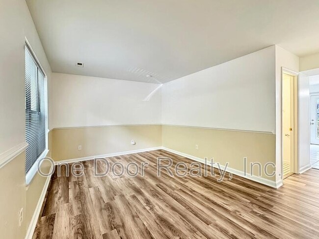 Building Photo - 285 Merrimac Trail