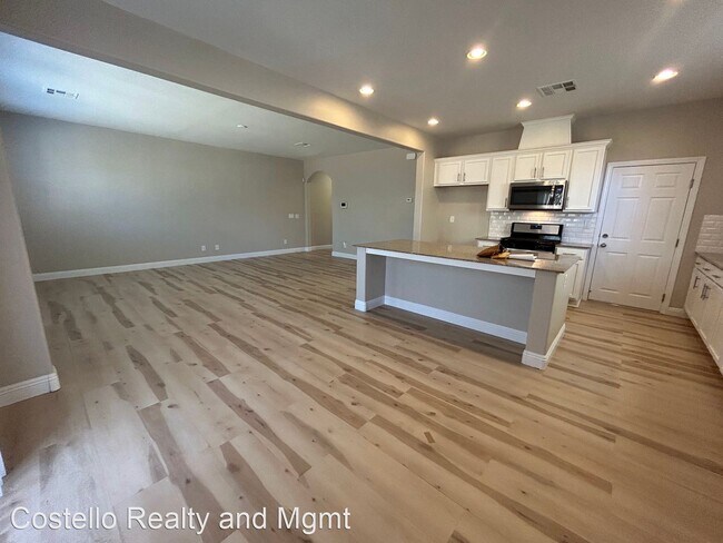 Building Photo - 3 br, 2.5 bath House - 7040 Claythorn