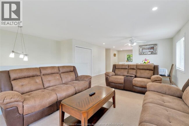 Building Photo - 592 Banwell Dr