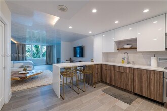 Building Photo - 2301 Collins Ave