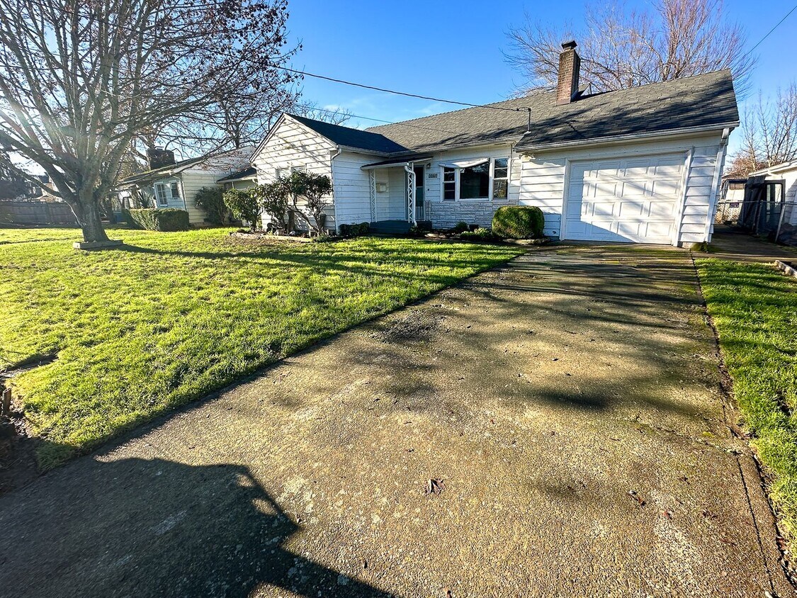 Foto principal - 1069 Evergreen Ave NE