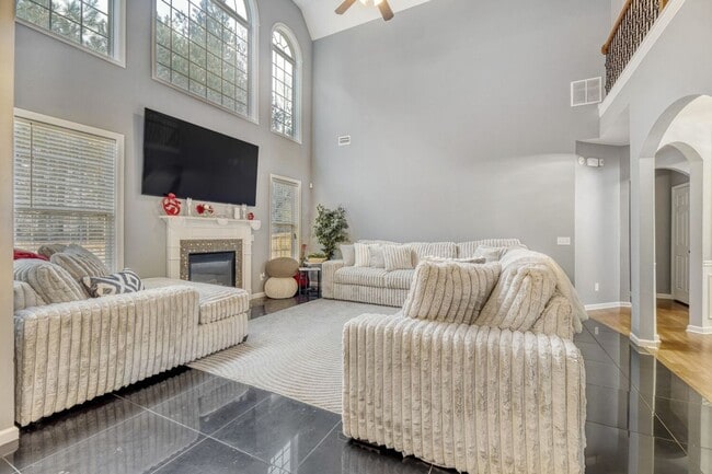 Building Photo - Turnkey Furnished 5BR Home – Ideal for Corporate Relocation & Temporary Housing