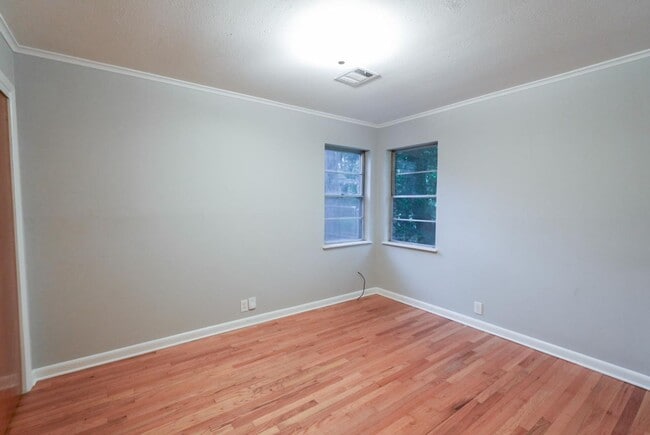 Building Photo - Large 3-Bed, 1-Bath Home on Anderson Island – Newly Remodeled!