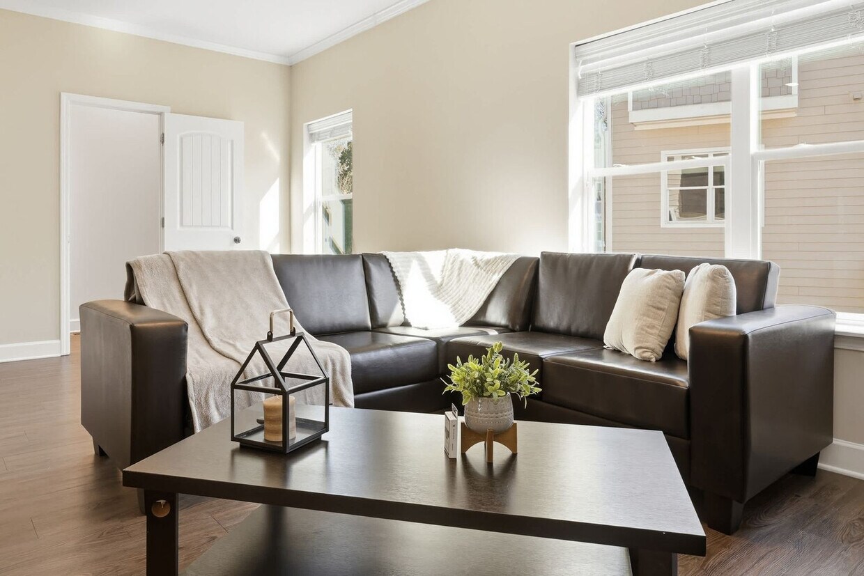 Primary Photo - 205 Tiliwa Ct