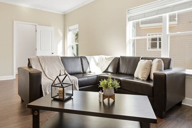 Building Photo - 205 Tiliwa Ct