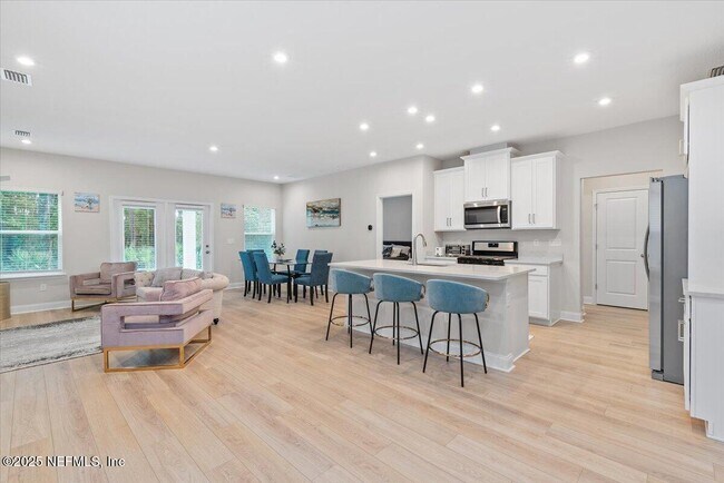 Foto del edificio - 239 Meadow Creek Dr
