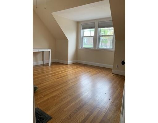 Foto del edificio - 495 Heath St