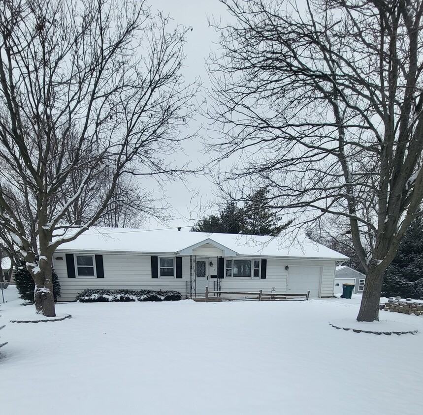 18 N Cook St, Plano, IL 60545 House Rental in Plano, IL