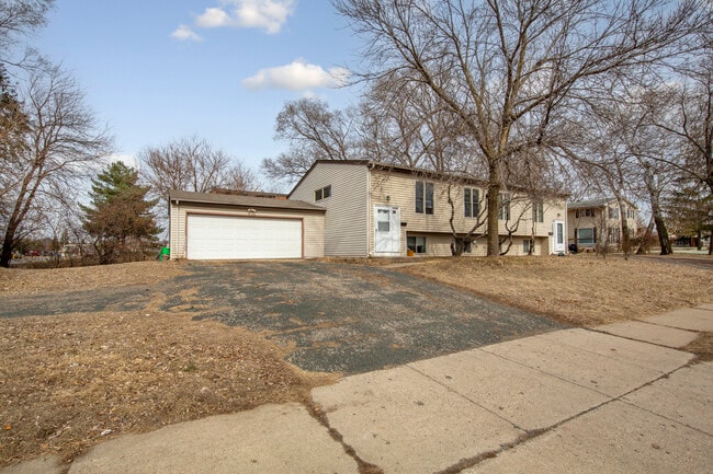 Building Photo - 3828 W 108th St