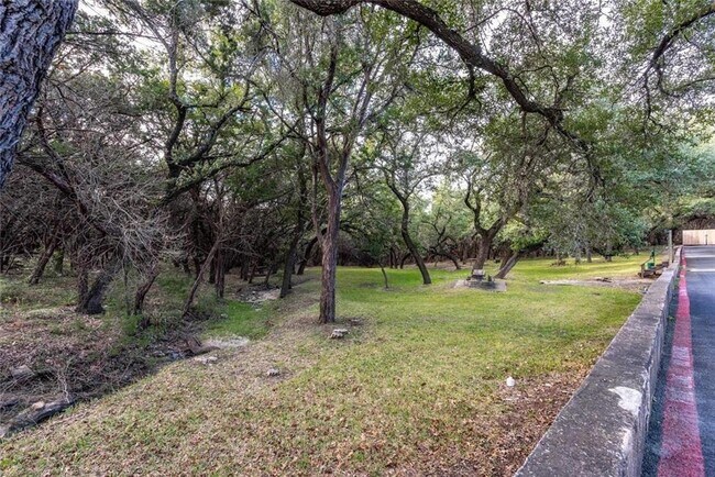 Foto del edificio - 20223 Travis Dr