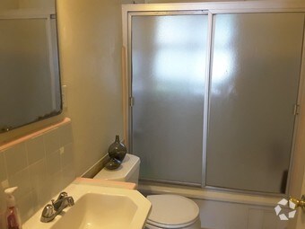 Primary Photo - 11099 Strathmore Dr