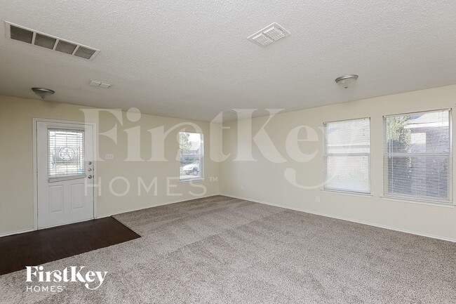 Foto del edificio - 3824 Bandera Ranch Rd