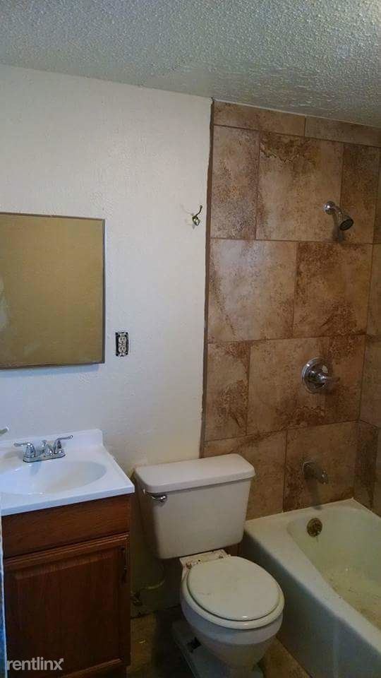 Foto del edificio - 900 E Bowman Ave