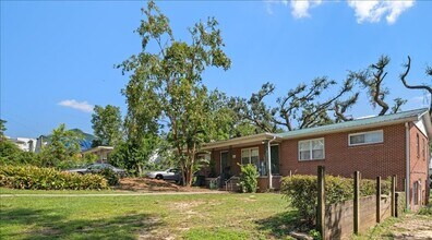 Building Photo - 1861 Ivy Ln