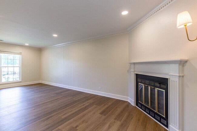 Foto del edificio - Charming Cul-de-Sac Home with Porch Swing & Wooded Views – 15 Mins from Nashville!