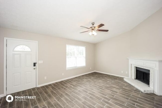 Building Photo - 10406 Wrens Dr