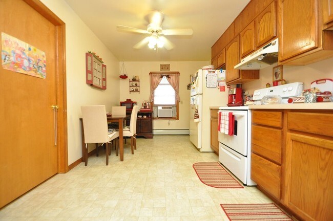 Building Photo - 201-215 1st St
