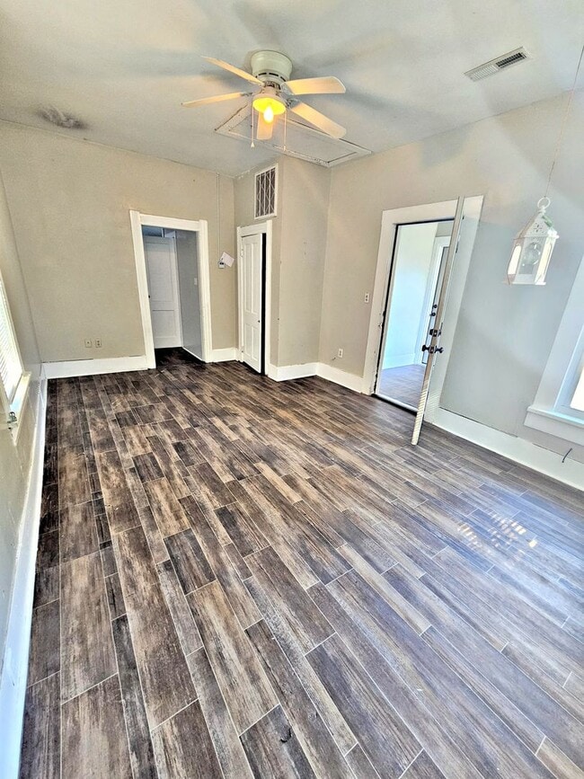 Foto del edificio - 613 3rd Ave SW