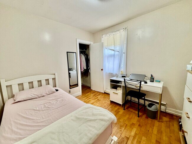 Photo du bâtiment - 3 Bedroom Apartment for Rent – Available April 1st