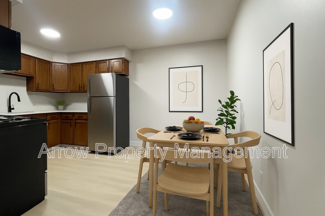 Building Photo - 535 W Saunders Ave