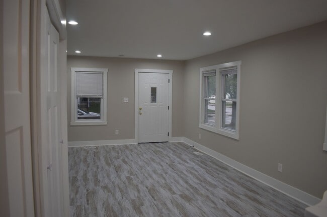 Building Photo - 2406 N Talbott St