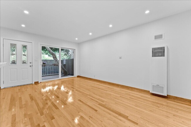 Foto del edificio - 1739 Washington Way