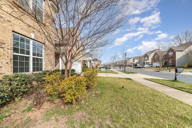Foto del edificio - 7922 Kelburn Ln