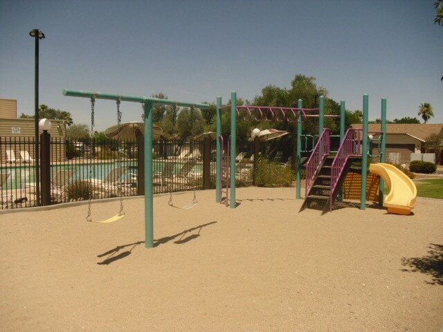 Building Photo - Check Out This Freshly Renovated East Side...