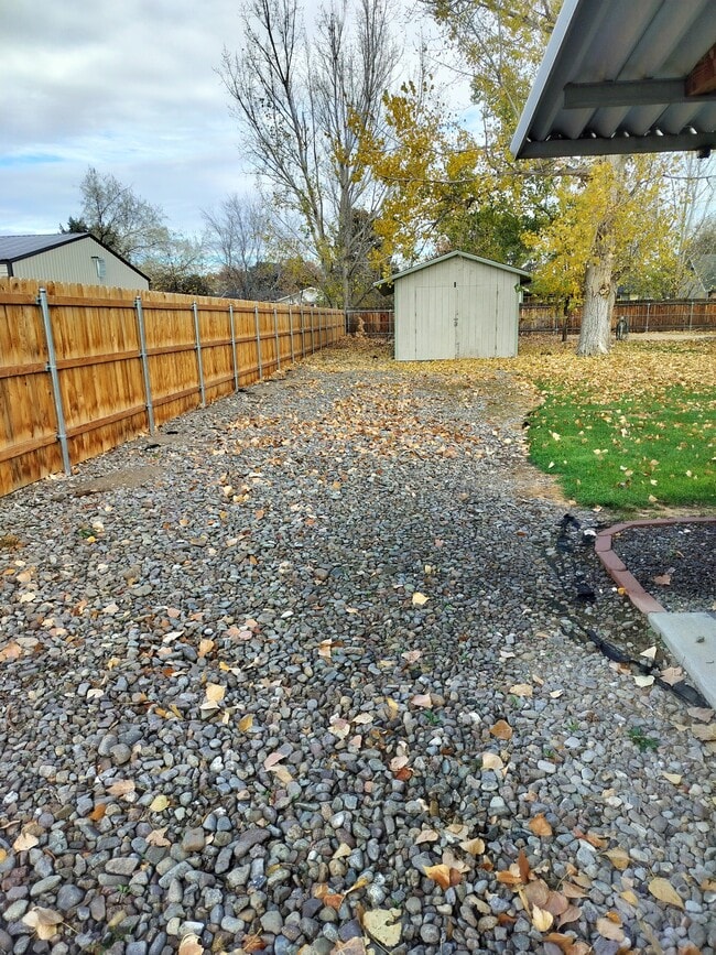 Building Photo - 130 NW Carrie Cir