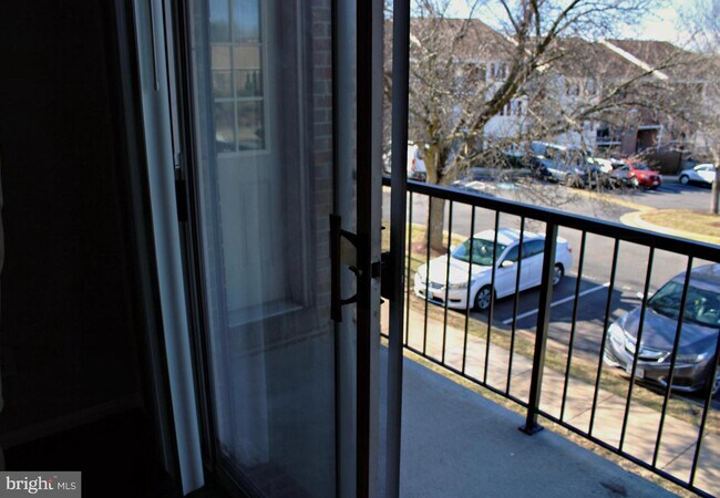 Foto del edificio - 14800 Rydell Rd