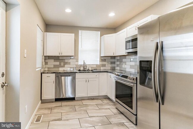 Building Photo - 2124 Sears St