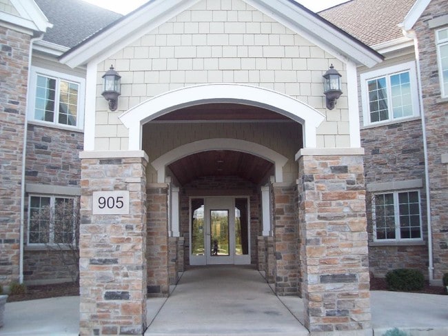 Building Photo - 905 W Fairy Chasm Rd