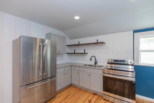 Building Photo - 1710 S Polk St