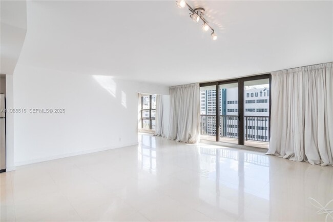 Building Photo - 1800 Collins Ave